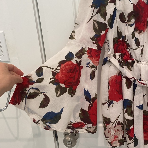 Floral off the shoulder romper - Picture 2 of 5